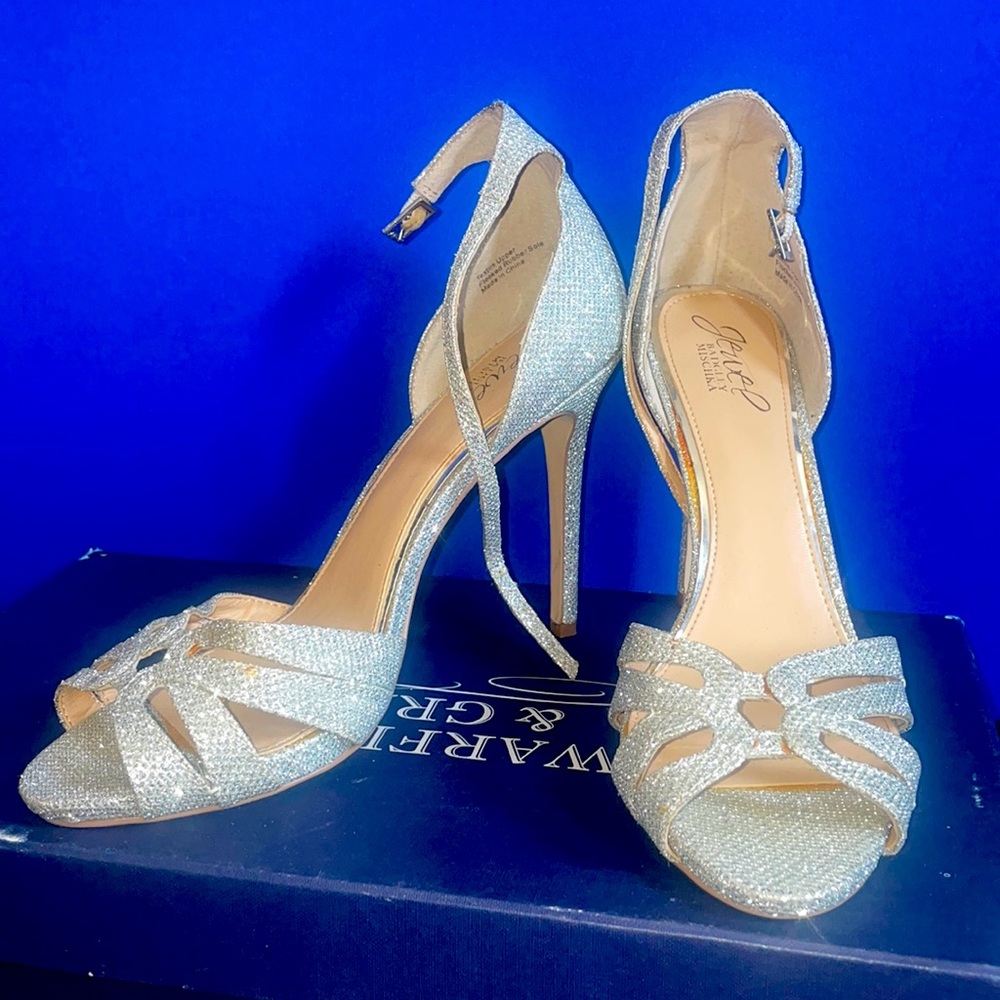 Badgley Mischka Jewel silver heels size 8.5